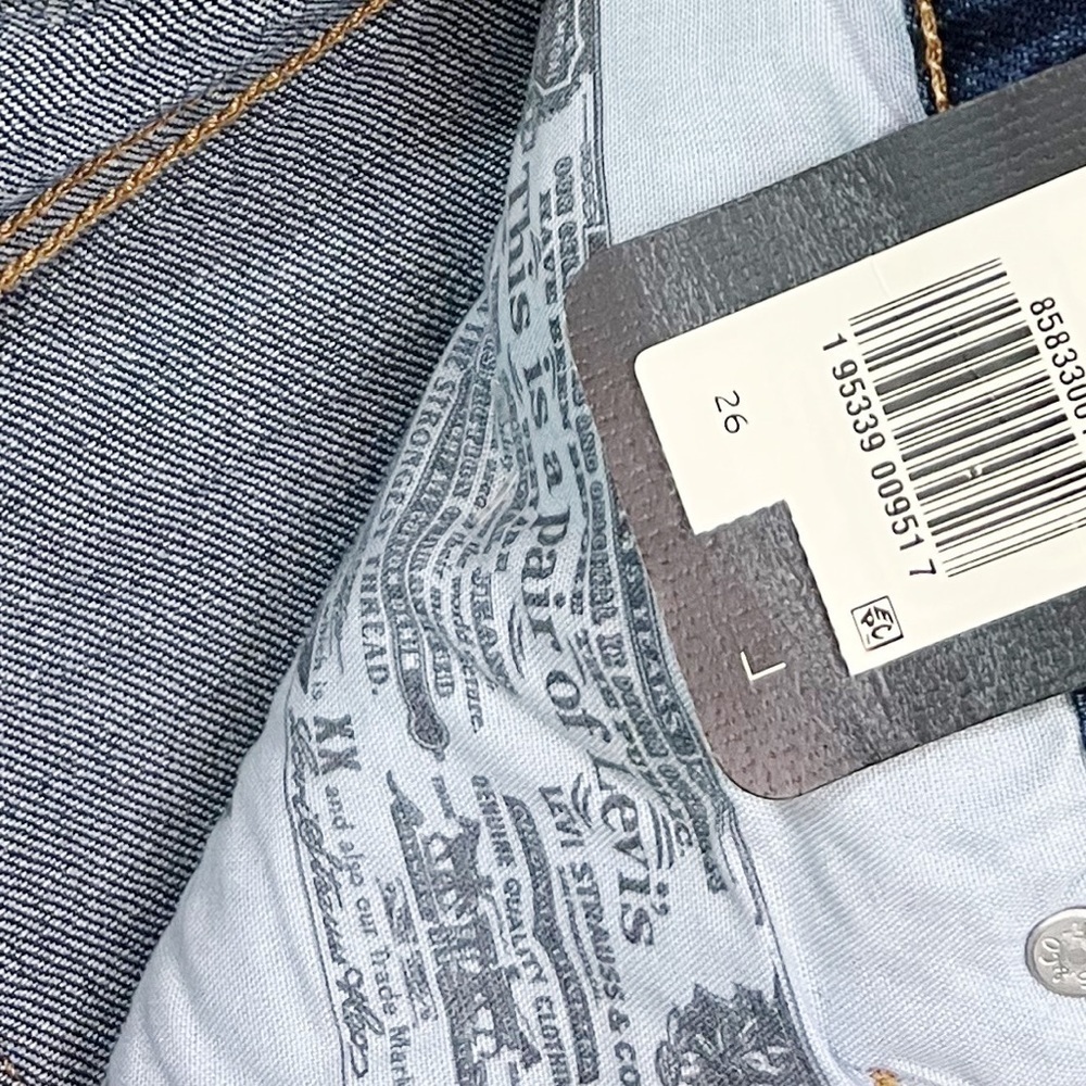 NWT Levi’s 501 High Rise Mid Thigh Shorts in Salsa Center Dark Wash - Picture 6 of 8